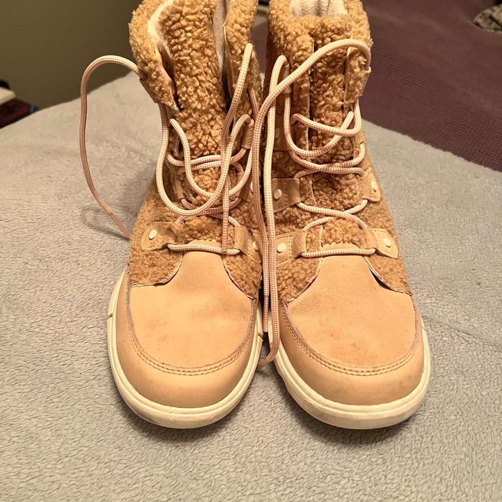 Sorel Women’s Explorer II Joan Cozy Boot